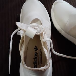 adidas Shoes - Women's Adidas Tubular Shoes adidas Shoes - Women's Adidas Tubular Shoes
